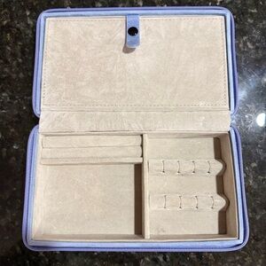 Rare WOLF 1834 Wolf Designs periwinkle travel jewelry case